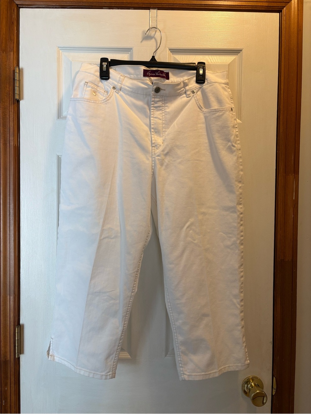 GV Gloria Vanderbilt Capri Length Rise White Slits on Side 16